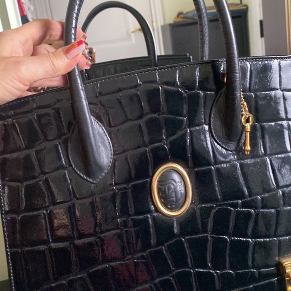 Very fashionable real leather ladies bag with mirror makeup section and 2 locks - Picture 14 of 15